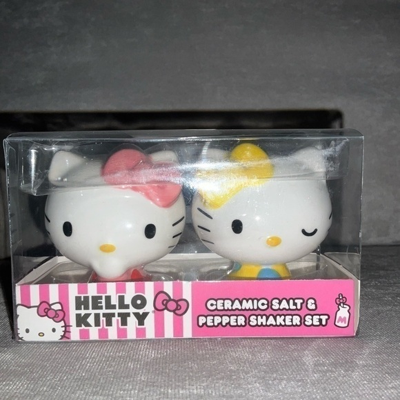 Hello Kitty salt and pepper shakers - Picture 9 of 13